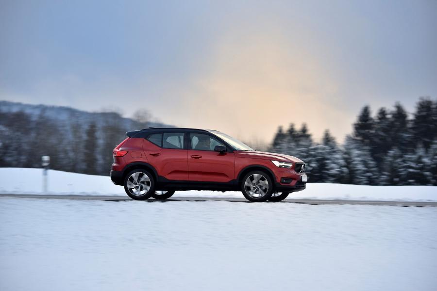  Volvo XC40 D4 R-Design 2017 года  (WW) (фото 34 из 44)
